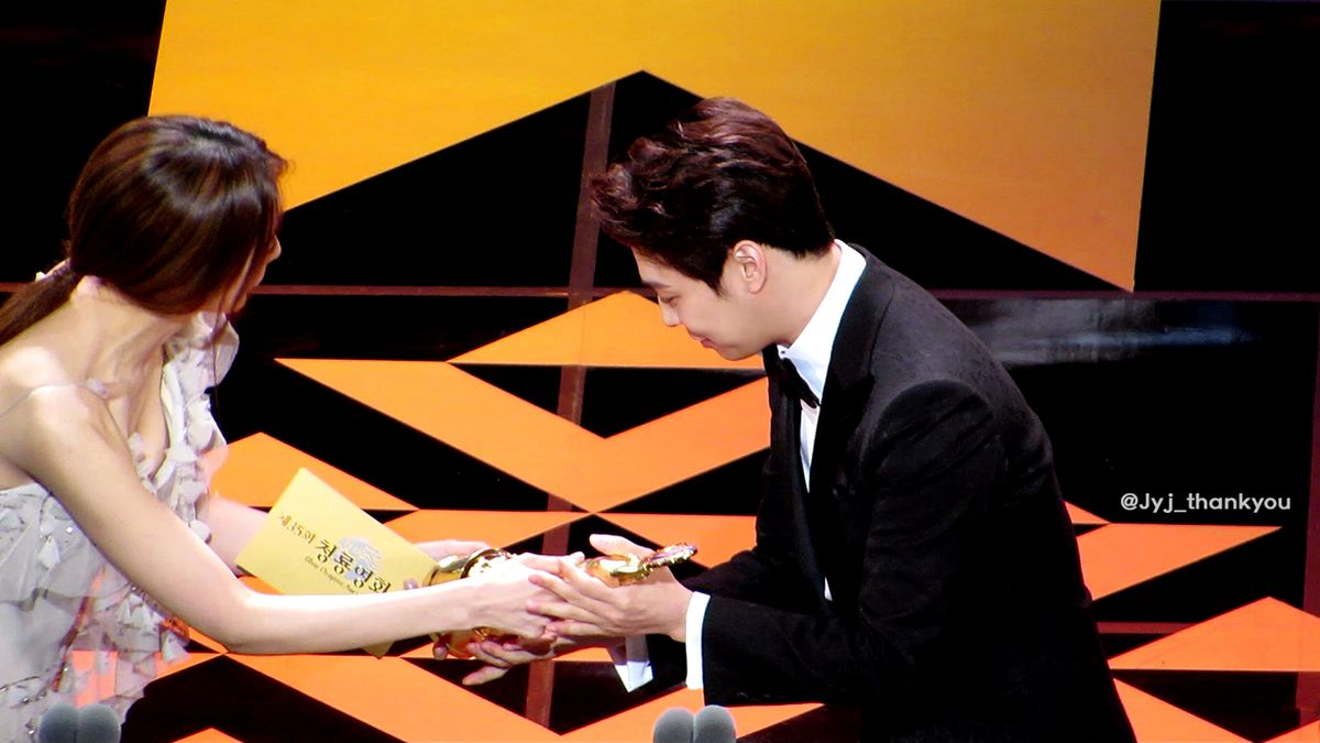 HQ PICS + GIFS] 141217 Park Yoo...